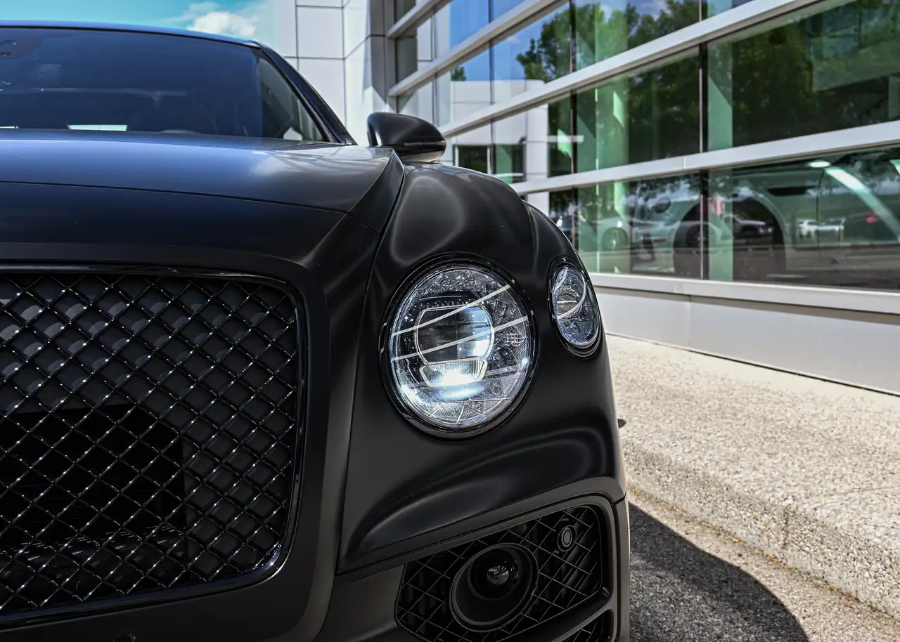 Bentley Flying Spur снимка Bentley Flying Spur
