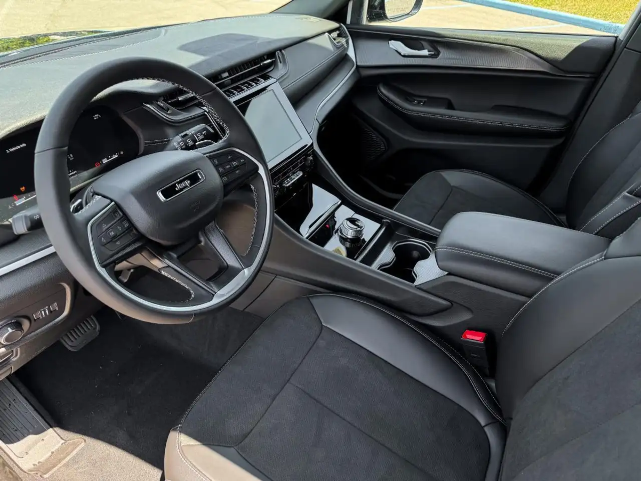 Jeep Grand Cherokee снимка Jeep Grand Cherokee