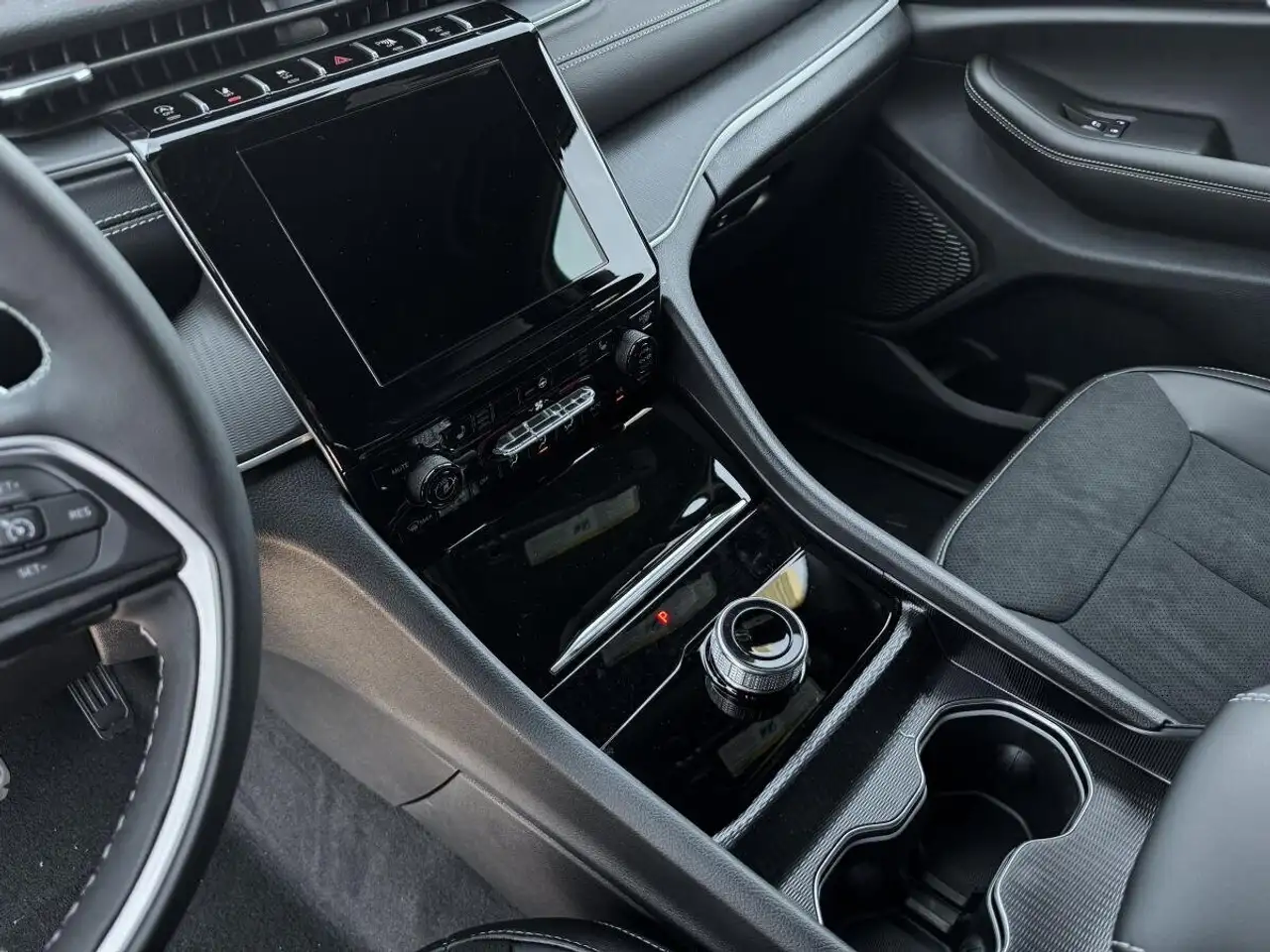 Jeep Grand Cherokee снимка Jeep Grand Cherokee