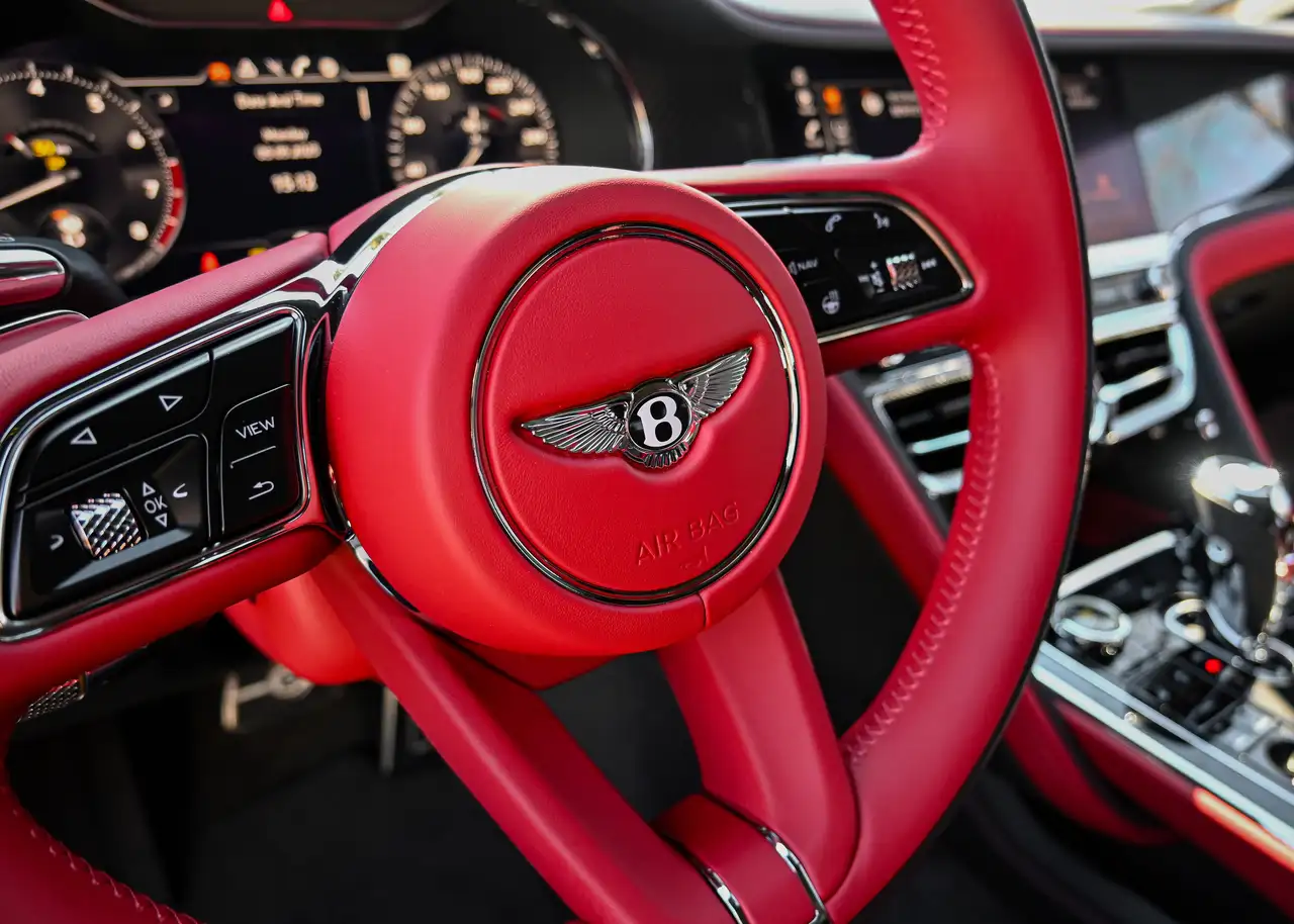 Bentley Flying Spur снимка Bentley Flying Spur