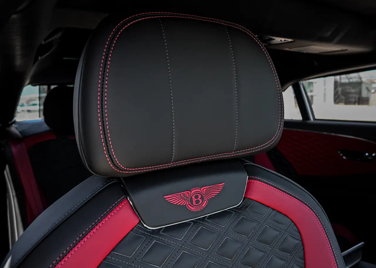 Bentley Flying Spur снимка Bentley Flying Spur