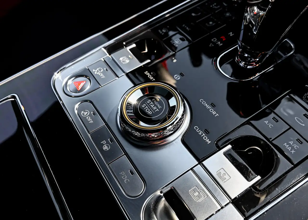 Bentley Flying Spur снимка Bentley Flying Spur