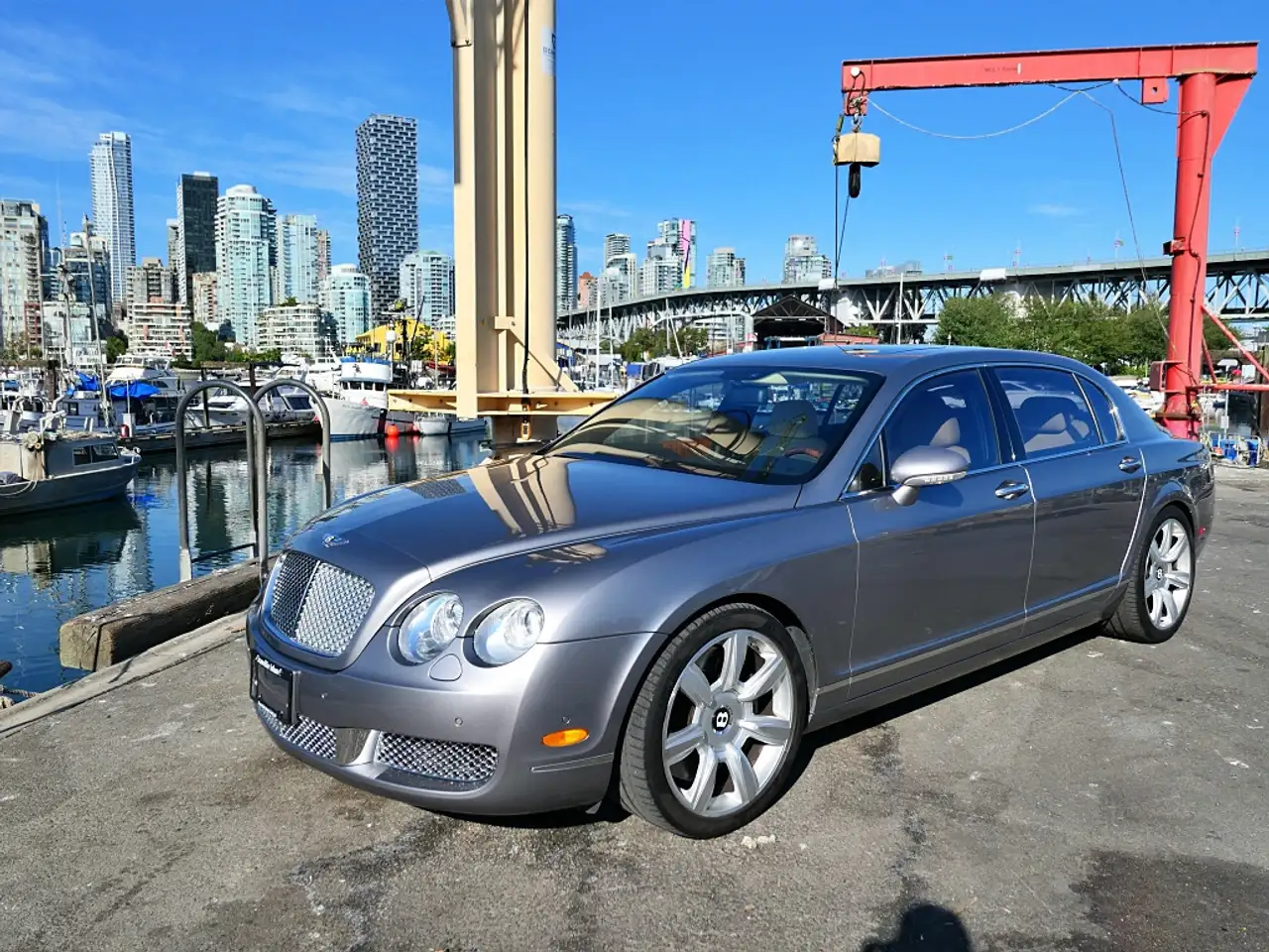 Bentley Flying Spur снимка Bentley Flying Spur