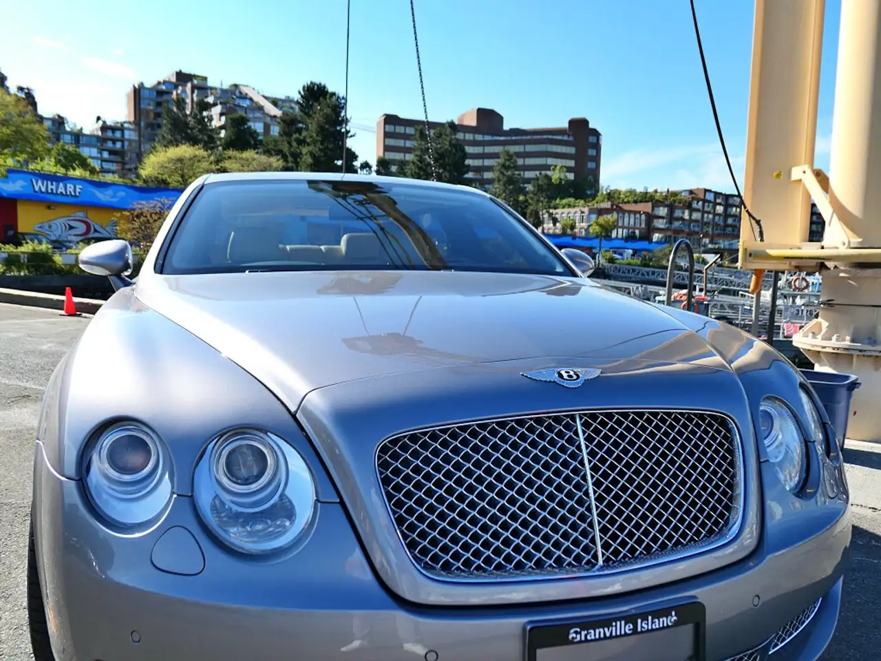 Bentley Flying Spur снимка Bentley Flying Spur