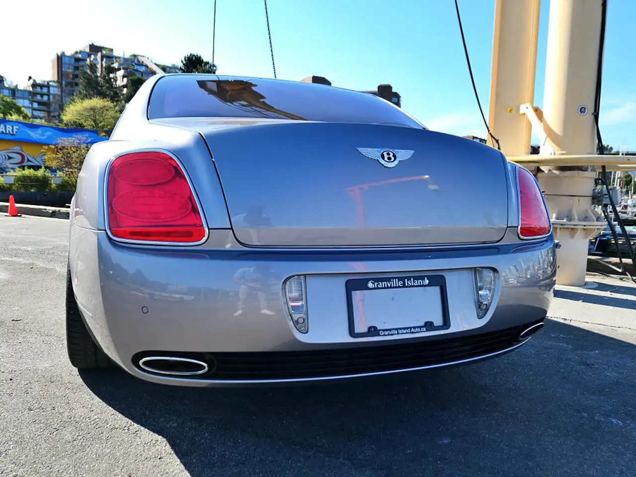 Bentley Flying Spur снимка Bentley Flying Spur