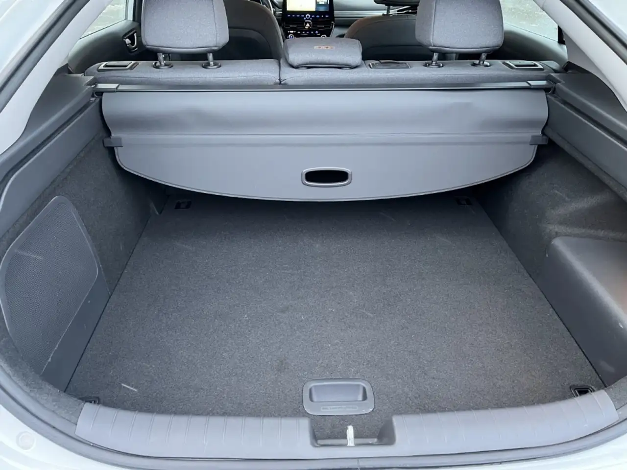 Hyundai IONIQ снимка Hyundai IONIQ