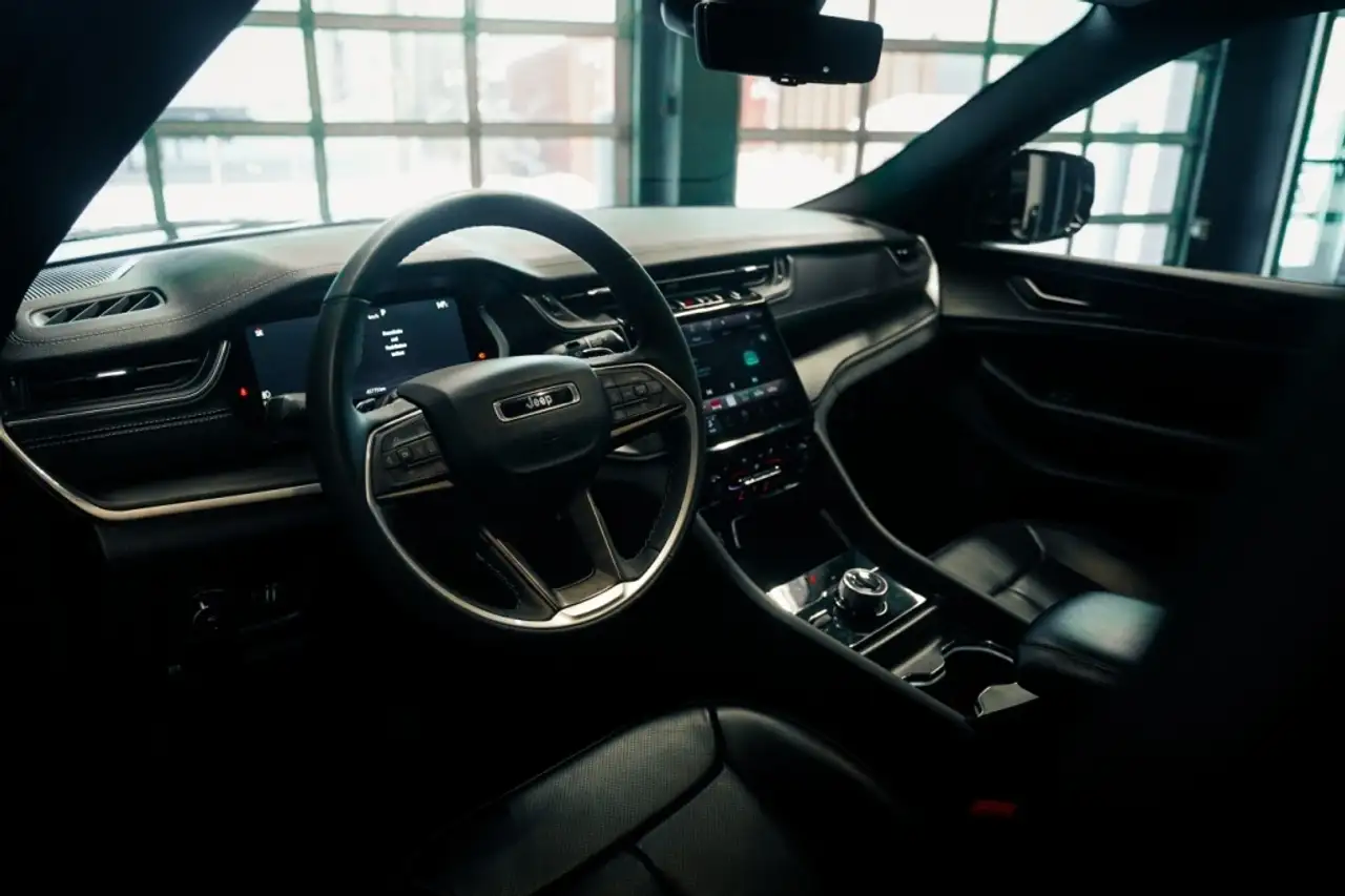 Jeep Grand Cherokee снимка Jeep Grand Cherokee