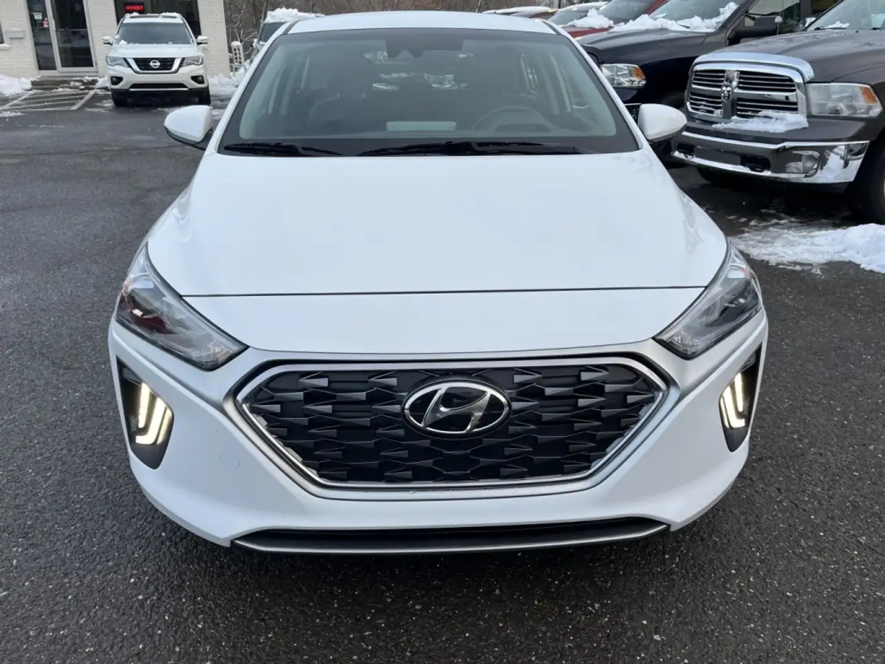 Hyundai IONIQ снимка Hyundai IONIQ