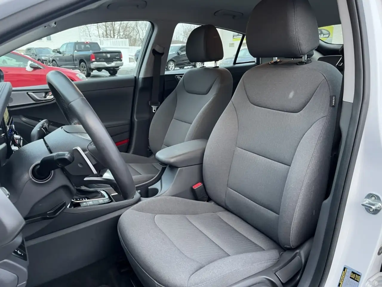 Hyundai IONIQ снимка Hyundai IONIQ