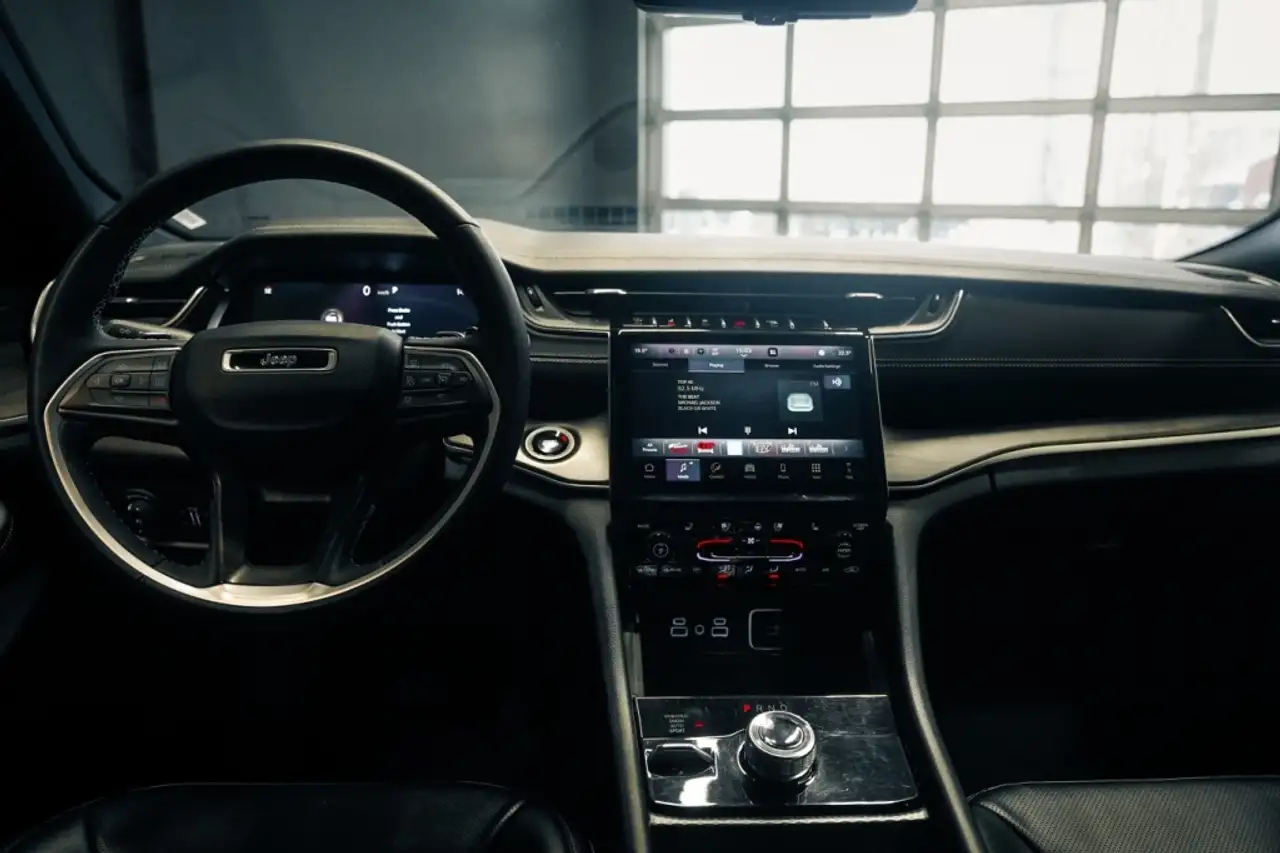 Jeep Grand Cherokee снимка Jeep Grand Cherokee