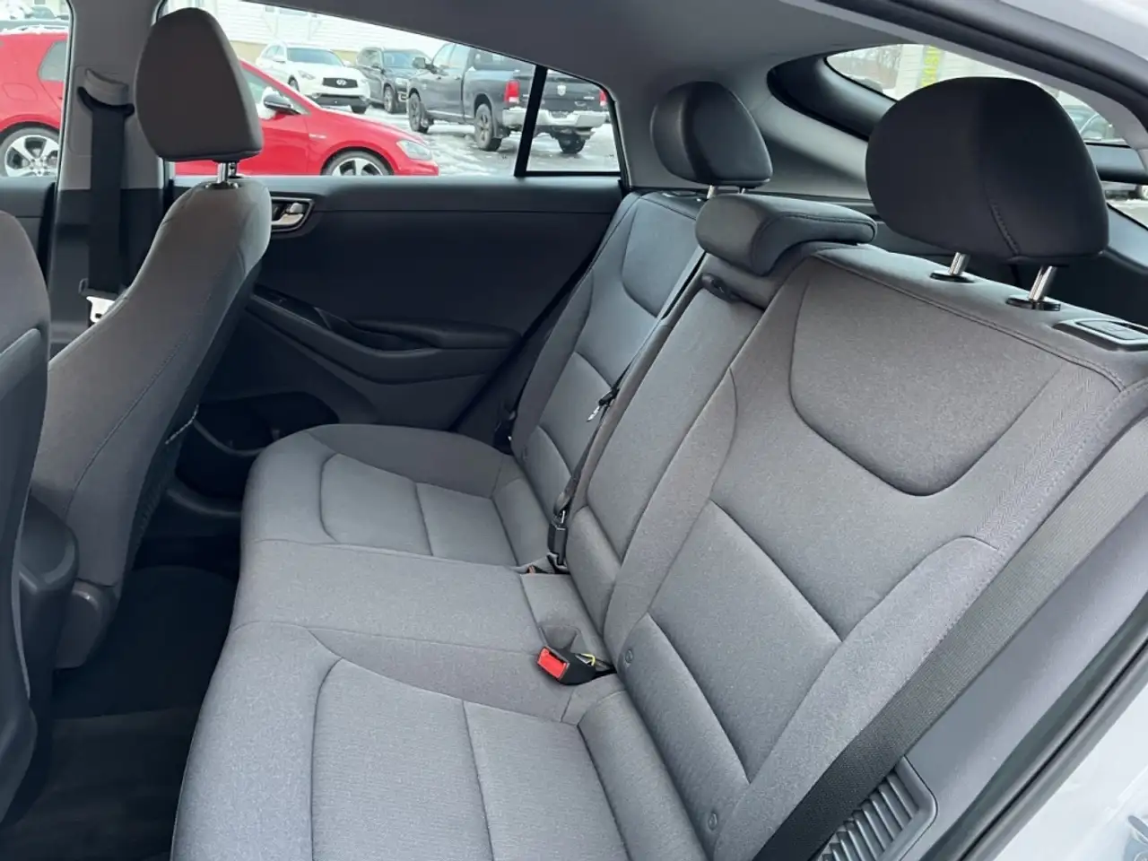 Hyundai IONIQ снимка Hyundai IONIQ
