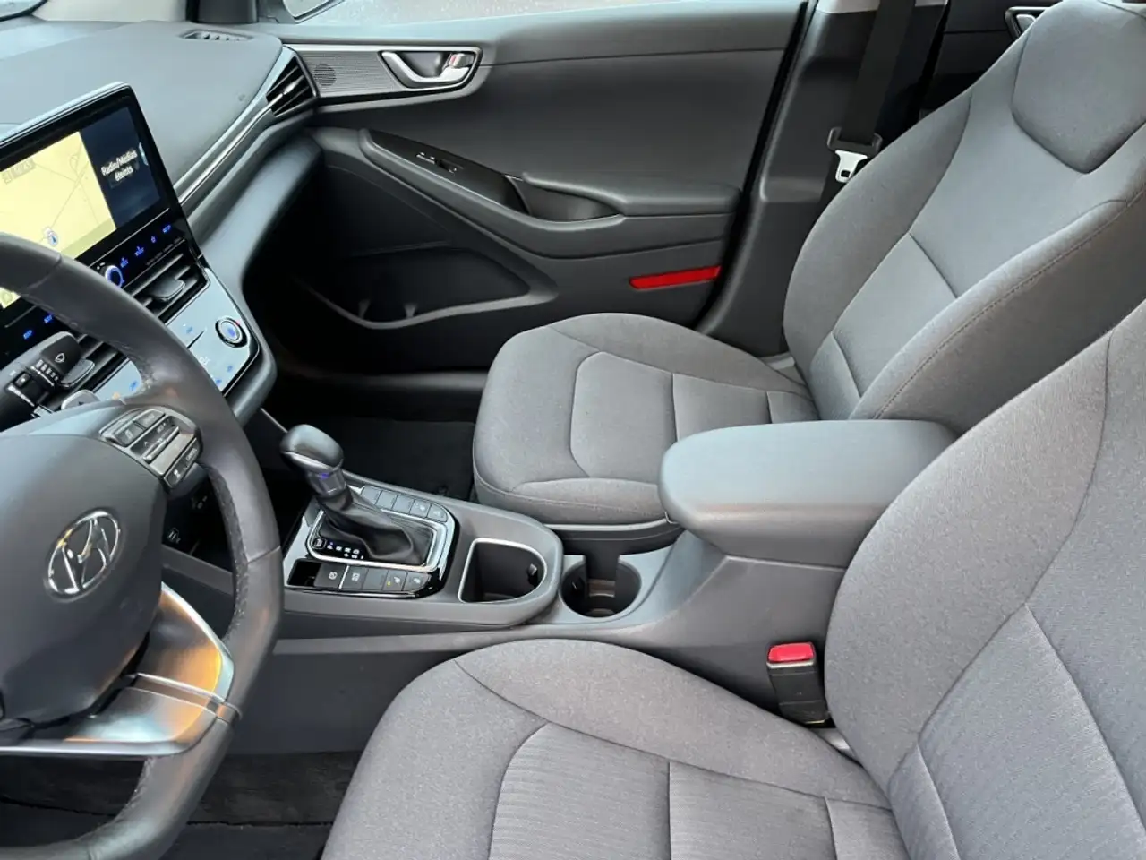 Hyundai IONIQ снимка Hyundai IONIQ
