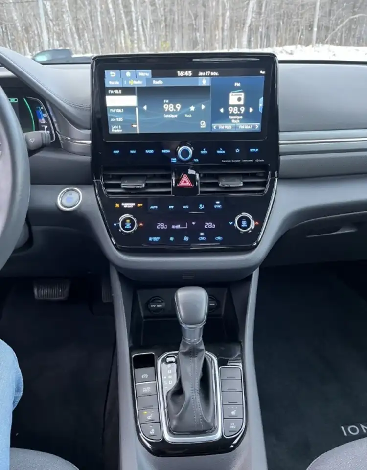 Hyundai IONIQ снимка Hyundai IONIQ
