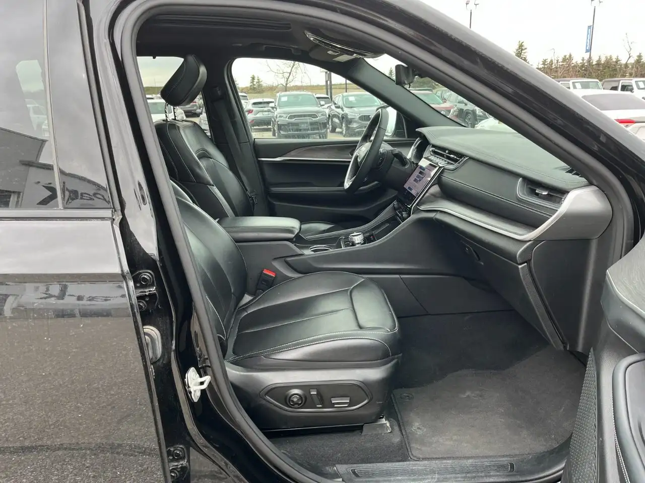 Jeep Grand Cherokee снимка Jeep Grand Cherokee