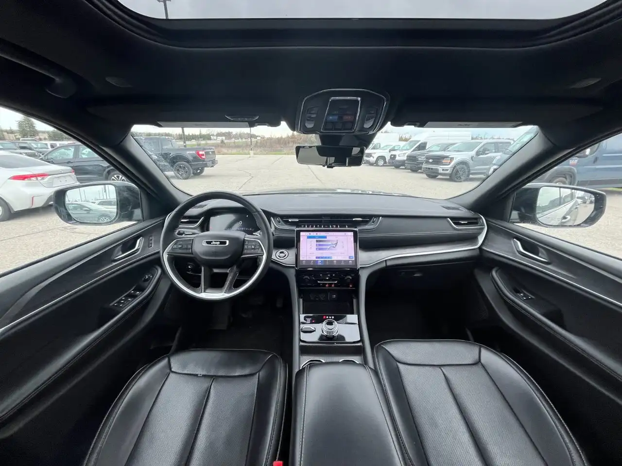 Jeep Grand Cherokee снимка Jeep Grand Cherokee