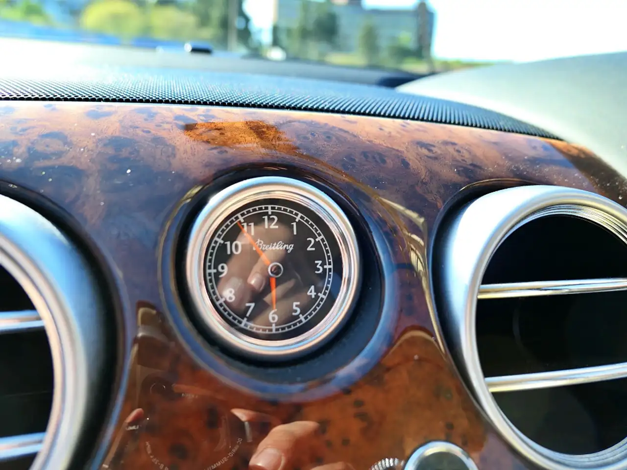 Bentley Flying Spur снимка Bentley Flying Spur