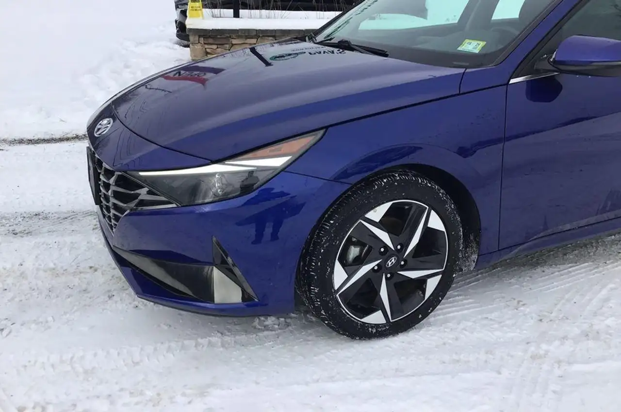 Hyundai ELANTRA снимка Hyundai ELANTRA