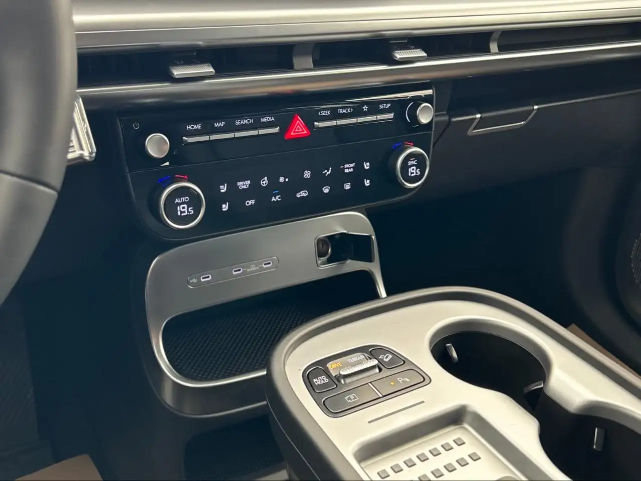 Hyundai IONIQ 9 снимка Hyundai IONIQ 9