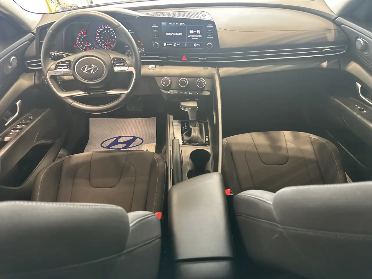 Hyundai ELANTRA снимка Hyundai ELANTRA
