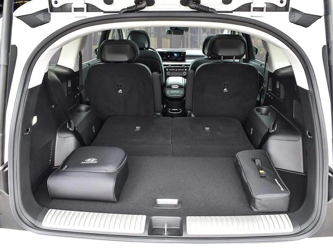 Hyundai IONIQ 9 снимка Hyundai IONIQ 9