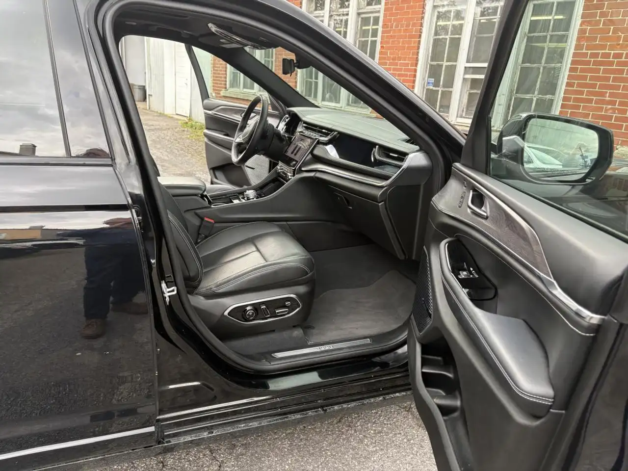 Jeep Grand Cherokee снимка Jeep Grand Cherokee