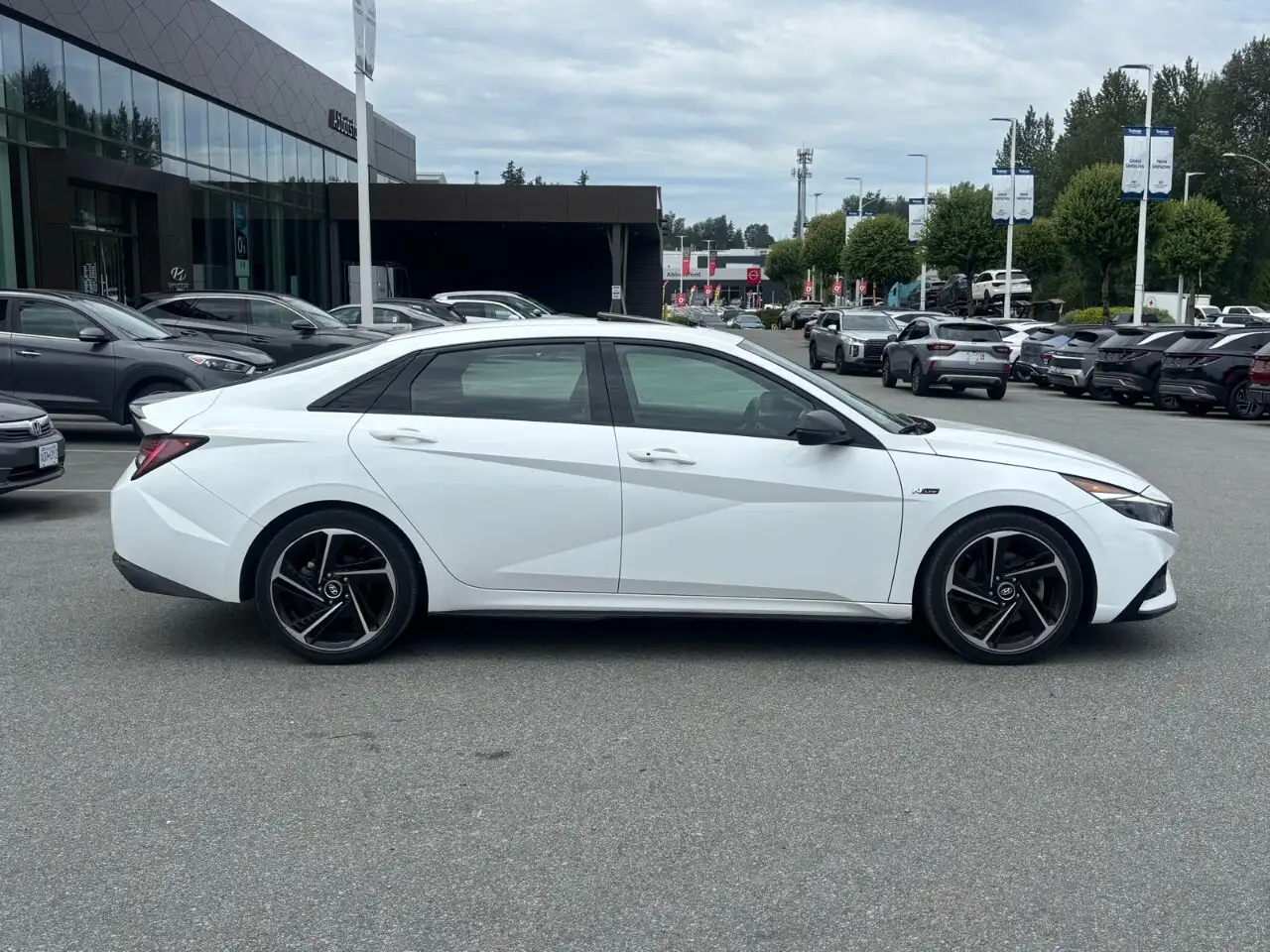 Hyundai ELANTRA photo Hyundai ELANTRA