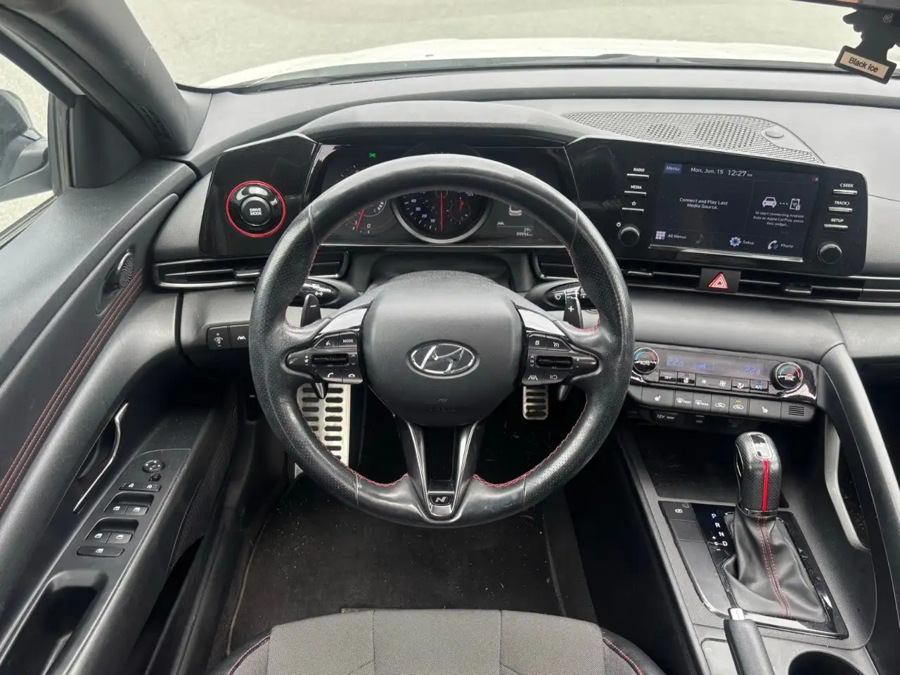 Hyundai ELANTRA photo Hyundai ELANTRA