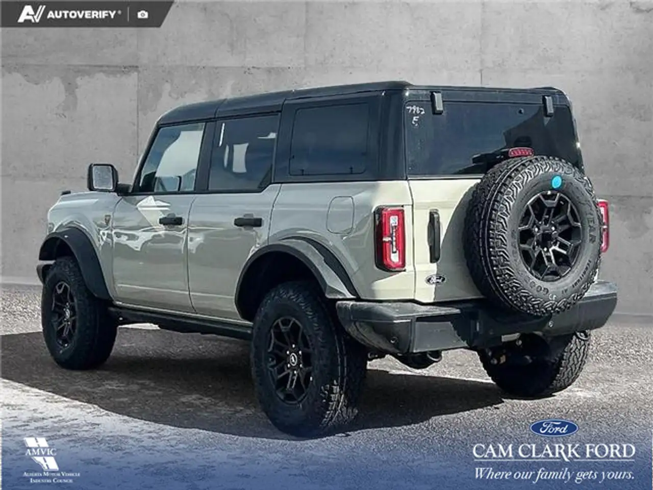 Ford Bronco photo Ford Bronco