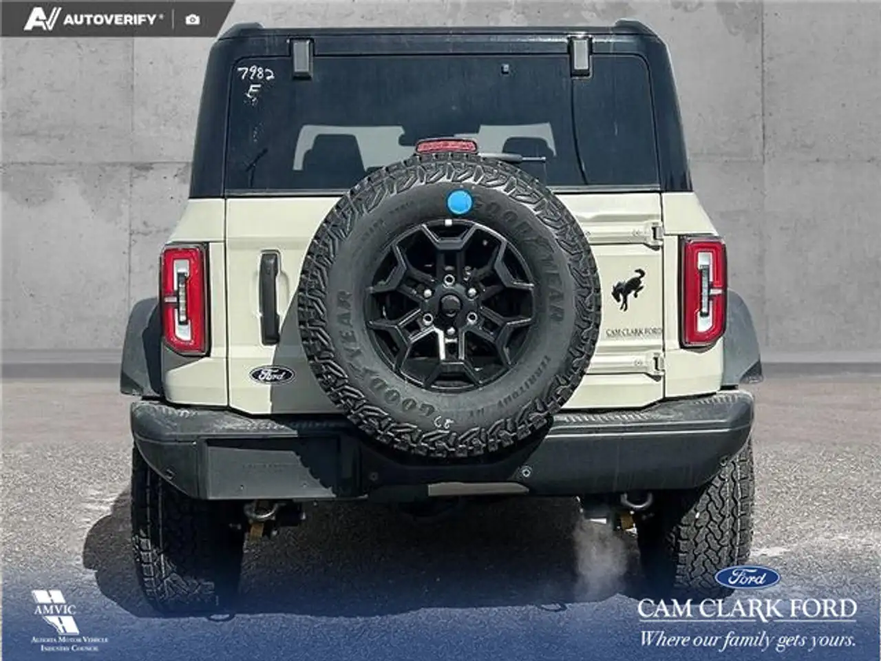 Ford Bronco photo Ford Bronco