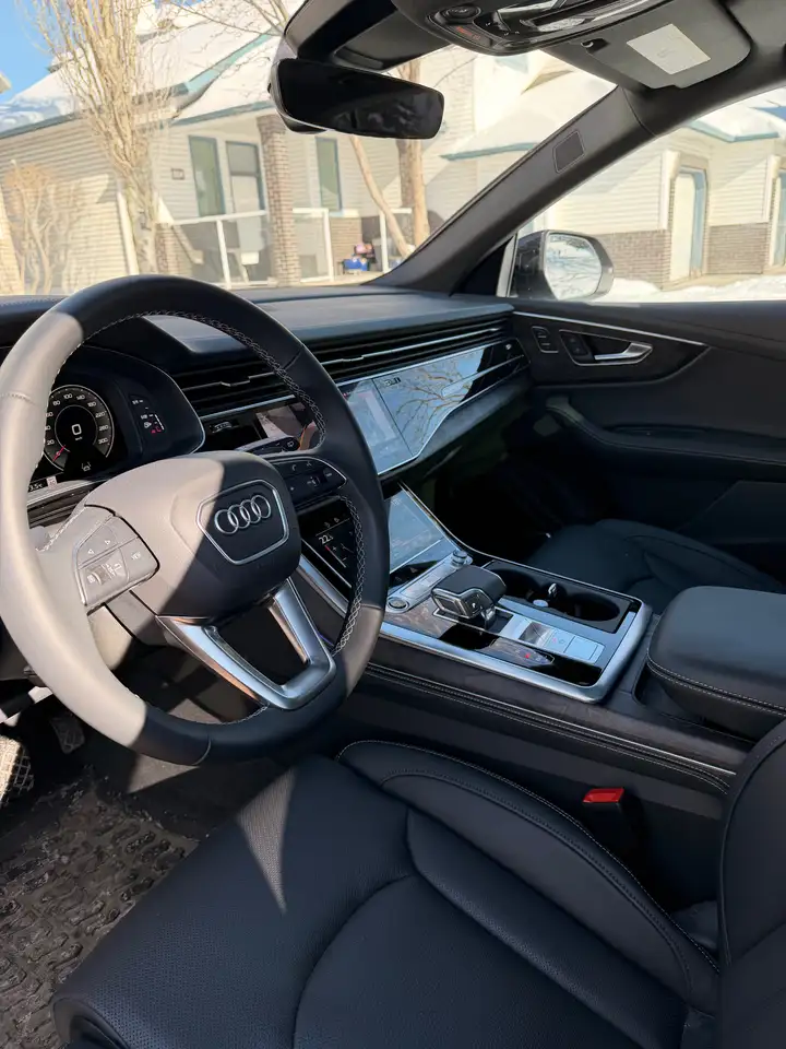 Audi Q8 снимка Audi Q8