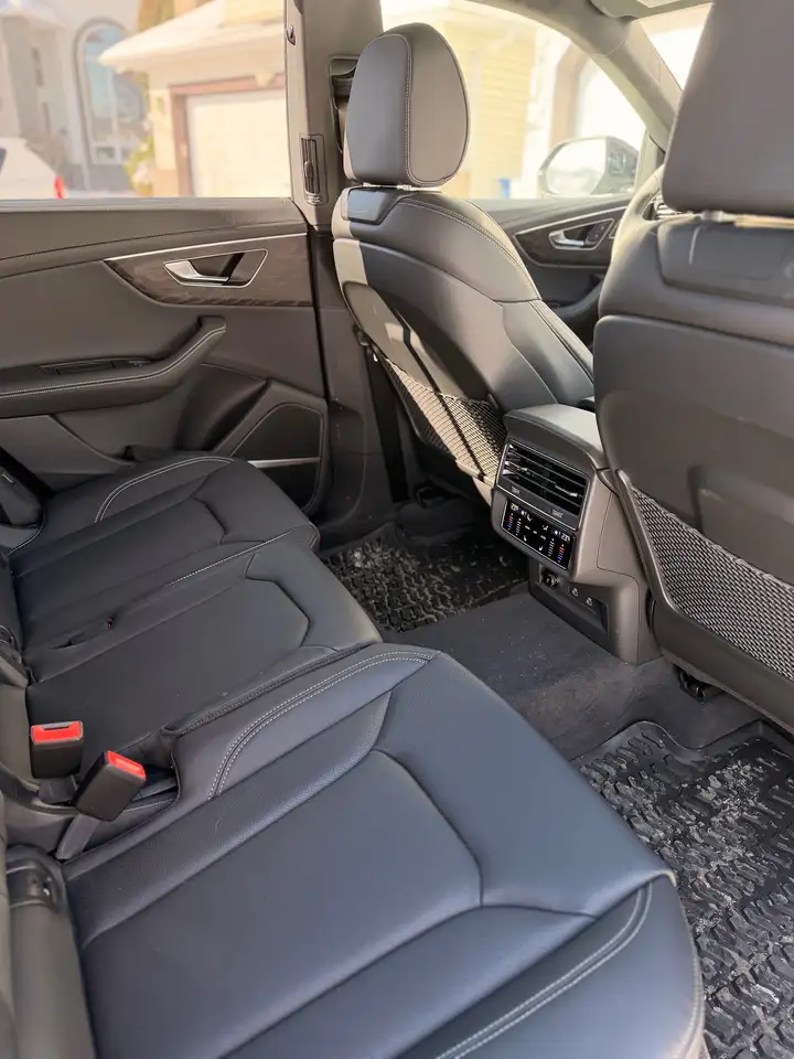 Audi Q8 снимка Audi Q8