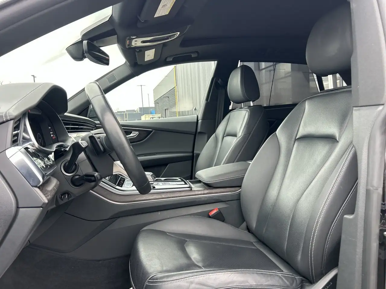 Audi Q8 снимка Audi Q8