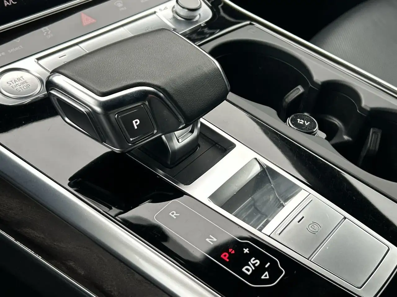 Audi Q8 снимка Audi Q8