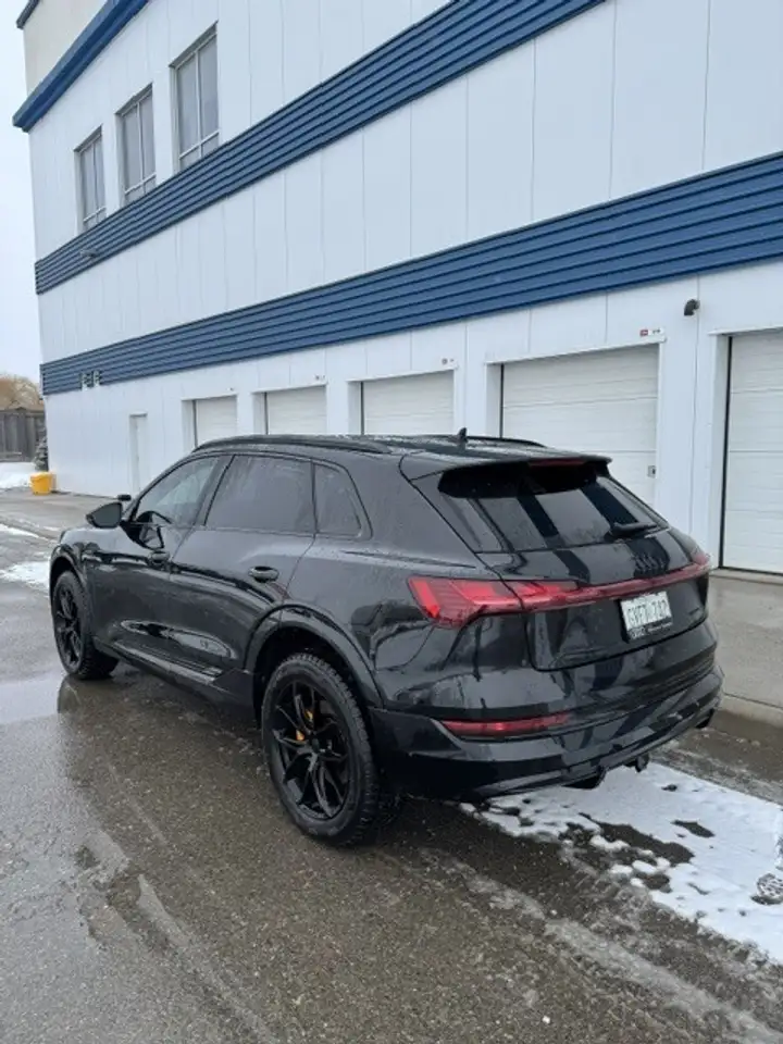 Audi e-tron photo Audi e-tron