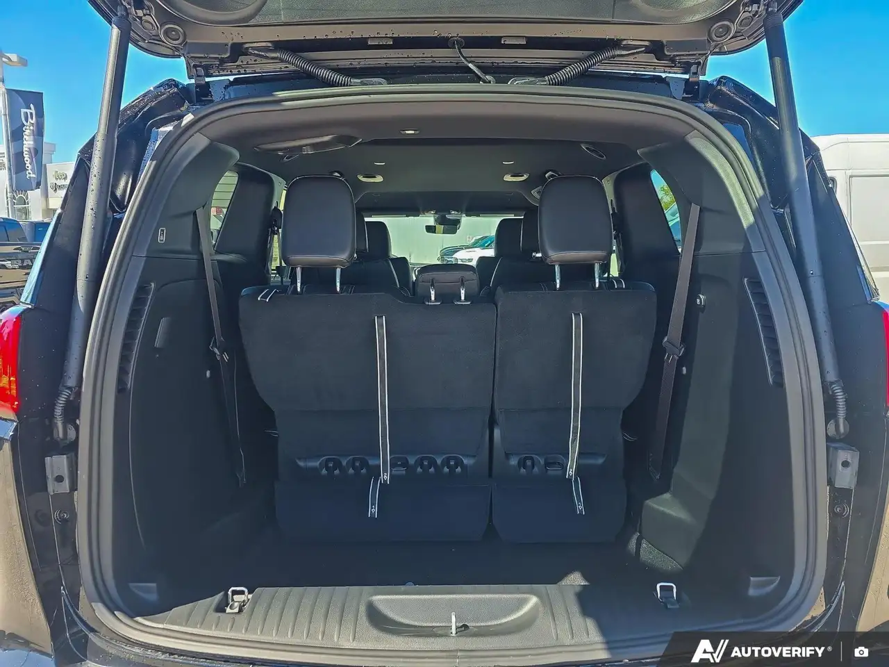 Chrysler Grand Caravan снимка Chrysler Grand Caravan