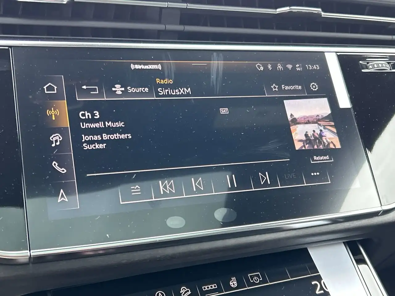 Audi Q8 photo Audi Q8