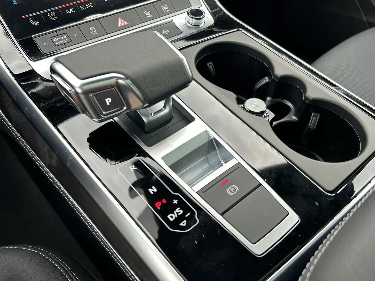 Audi Q8 photo Audi Q8