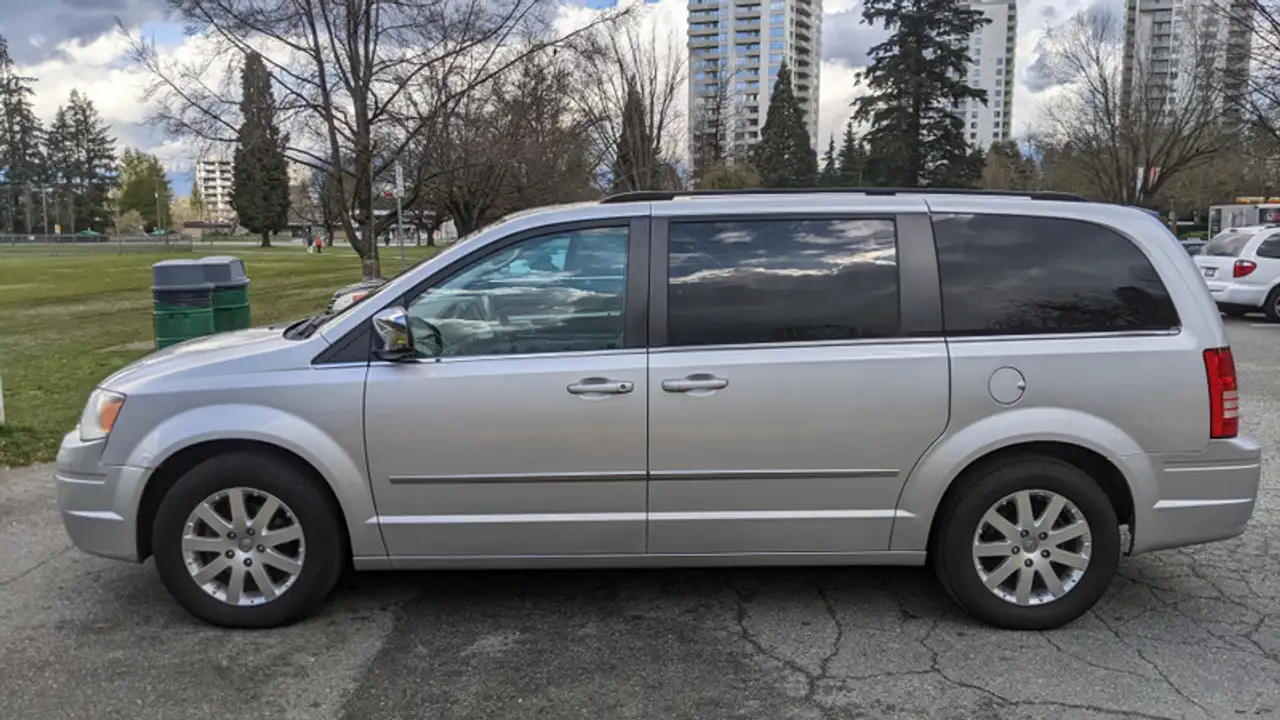 Chrysler Town & Country снимка Chrysler Town & Country