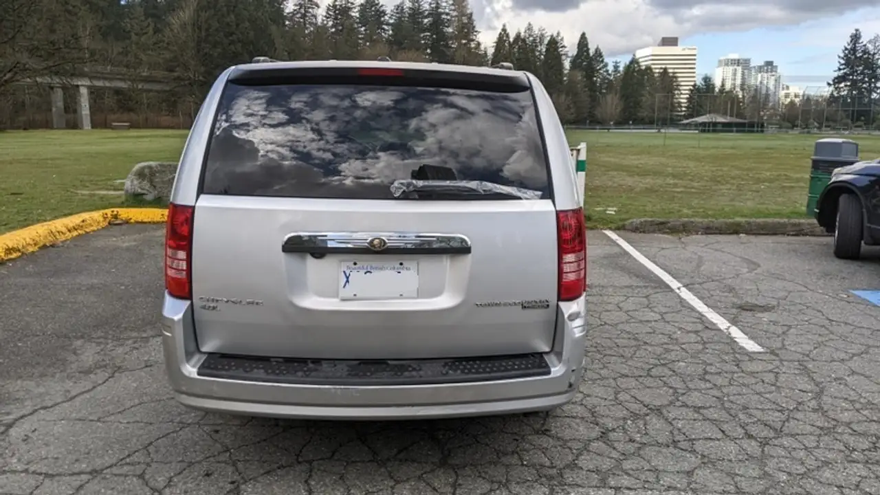 Chrysler Town & Country снимка Chrysler Town & Country