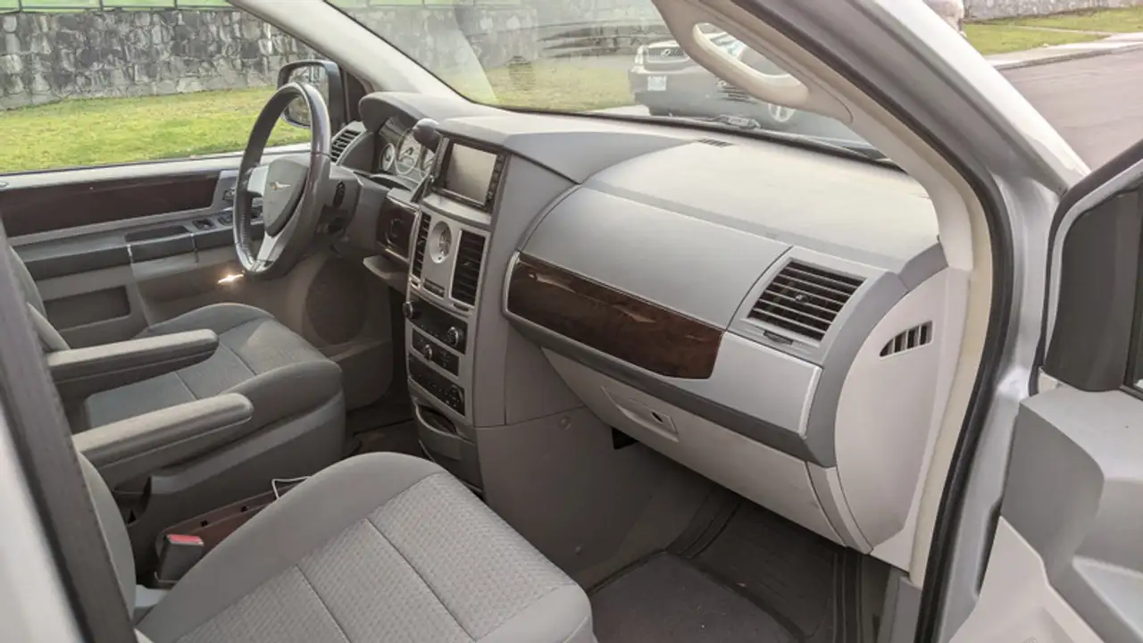 Chrysler Town & Country снимка Chrysler Town & Country