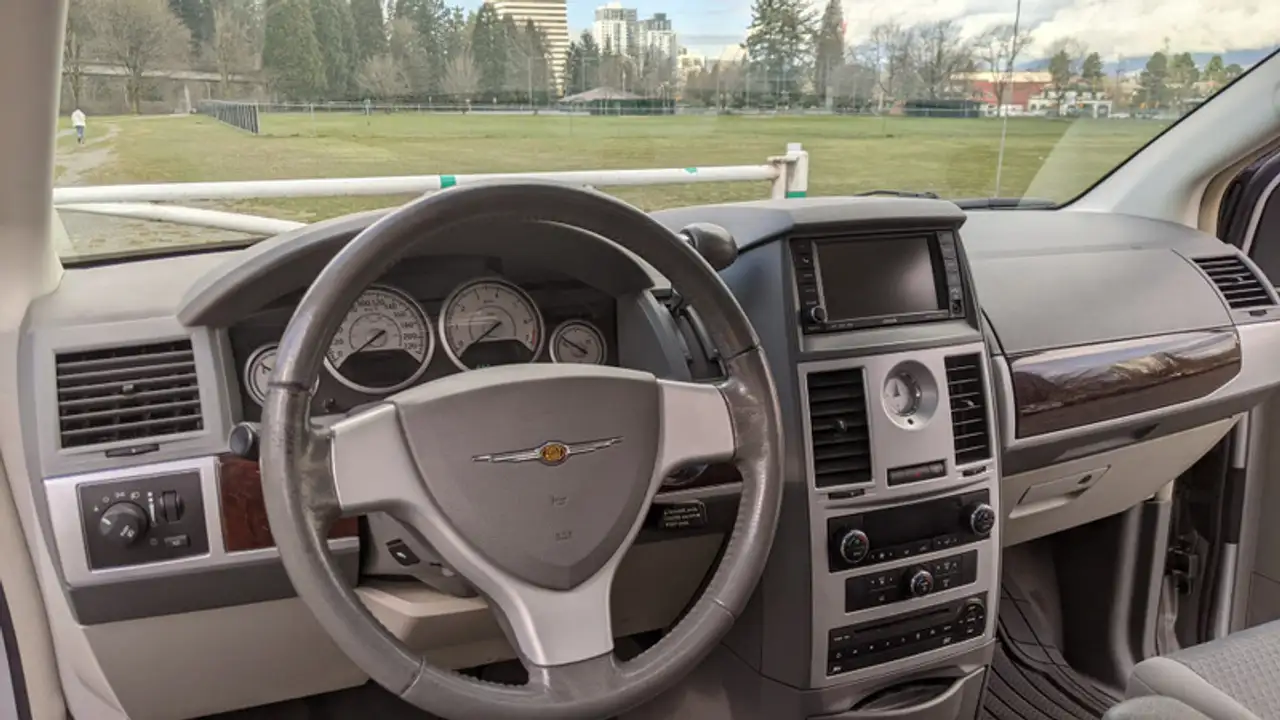 Chrysler Town & Country снимка Chrysler Town & Country