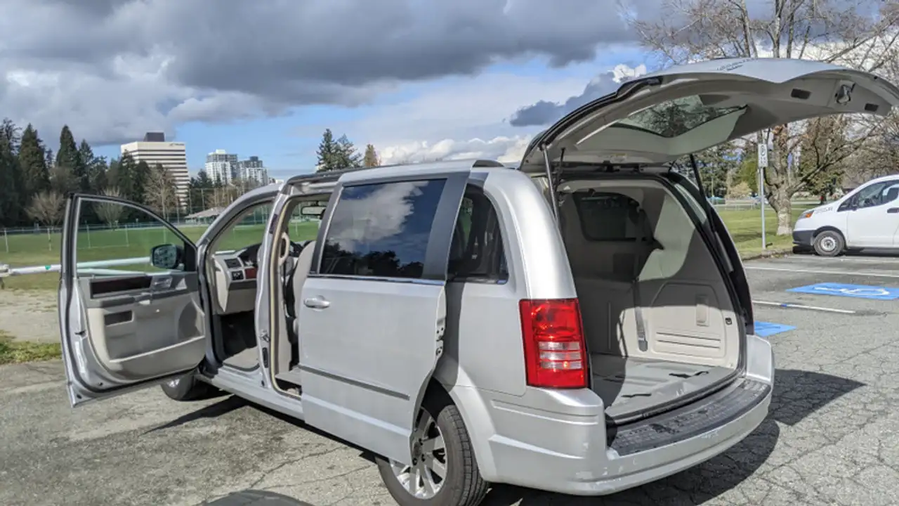 Chrysler Town & Country снимка Chrysler Town & Country