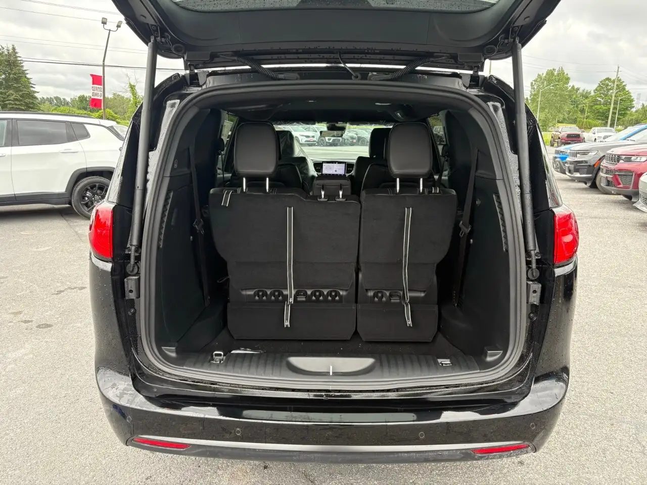 Chrysler Grand Caravan снимка Chrysler Grand Caravan
