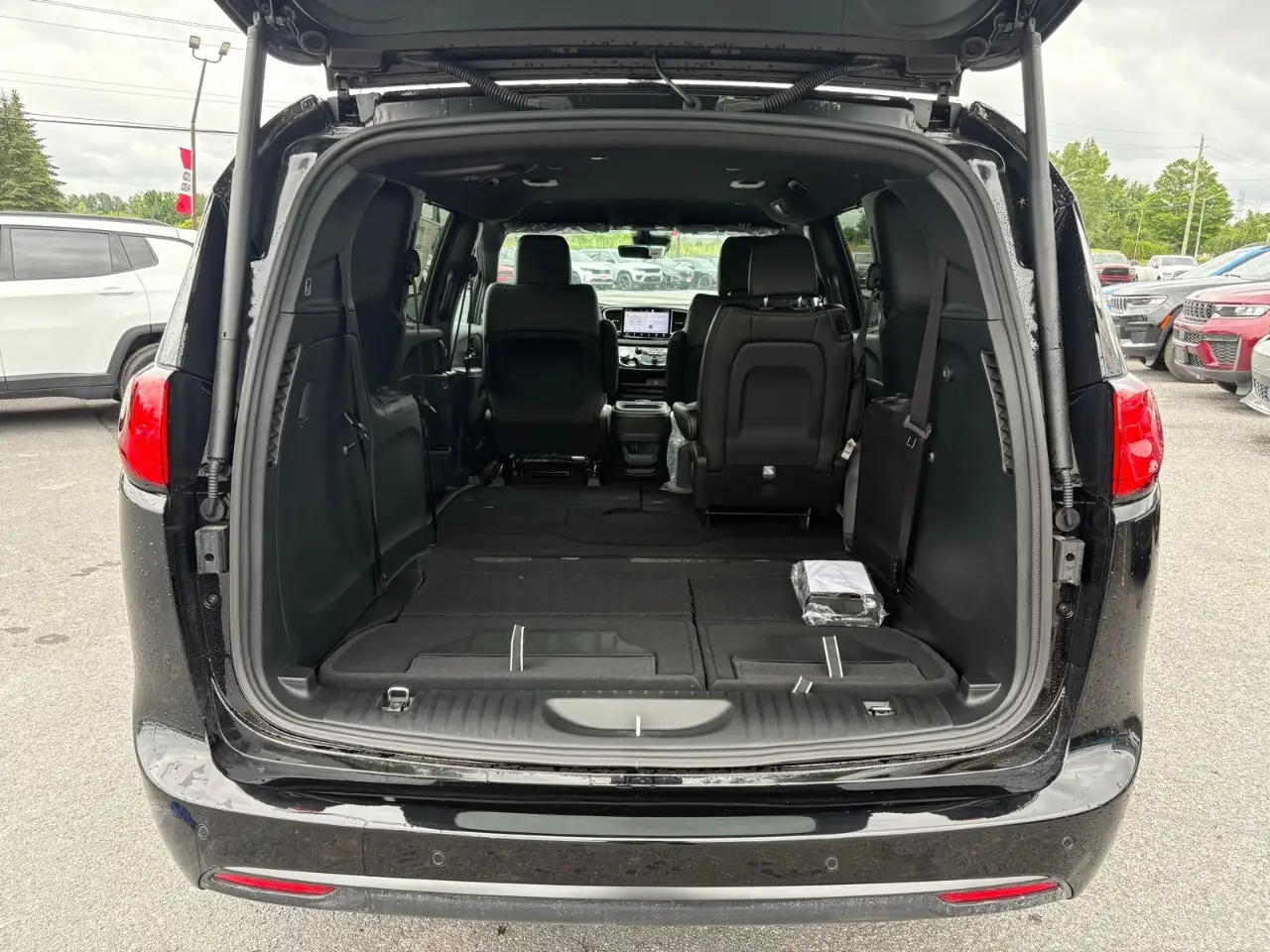Chrysler Grand Caravan снимка Chrysler Grand Caravan