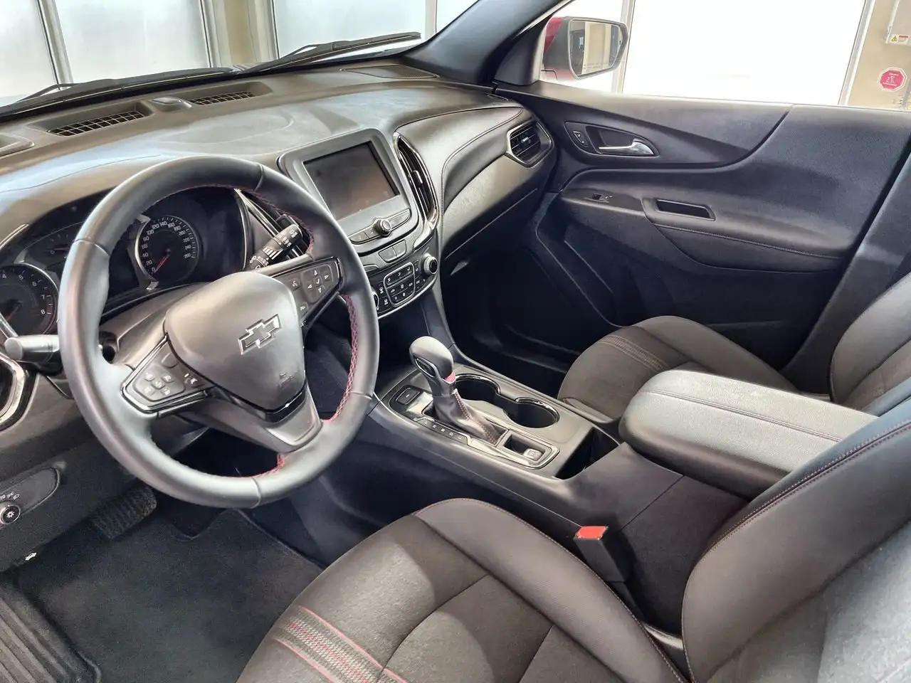 Chevrolet Equinox снимка Chevrolet Equinox