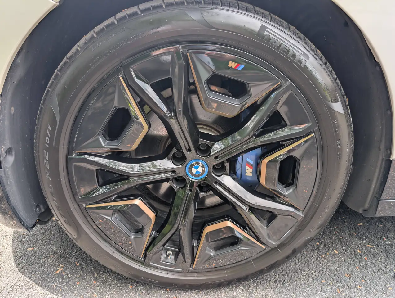 BMW iX снимка BMW iX