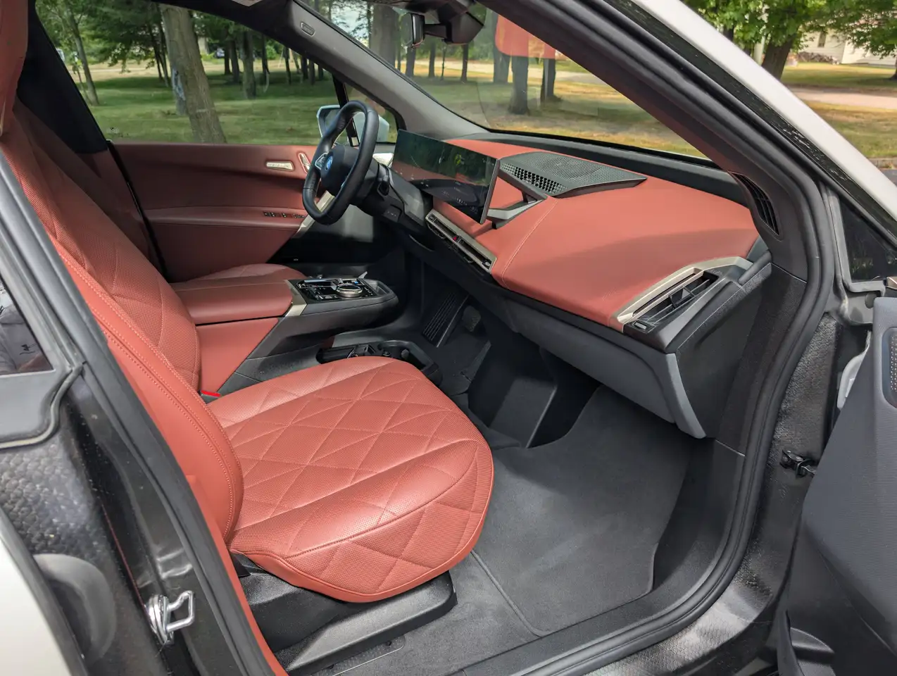 BMW iX снимка BMW iX