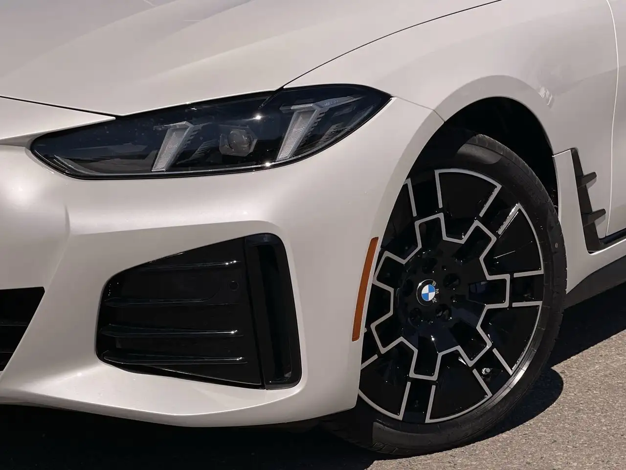 BMW i4 снимка BMW i4