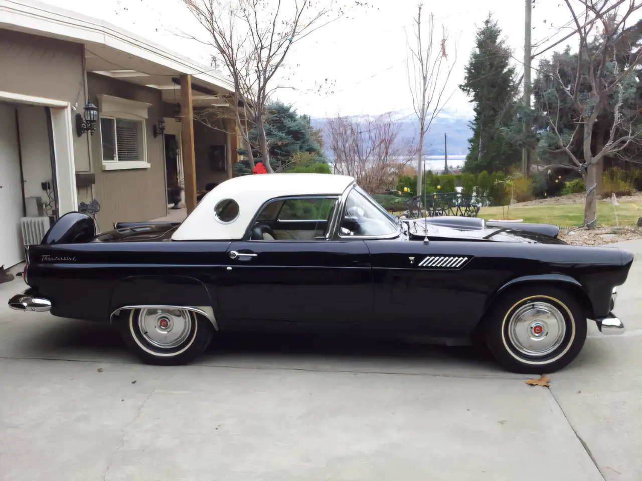1956 Ford Thunderbird