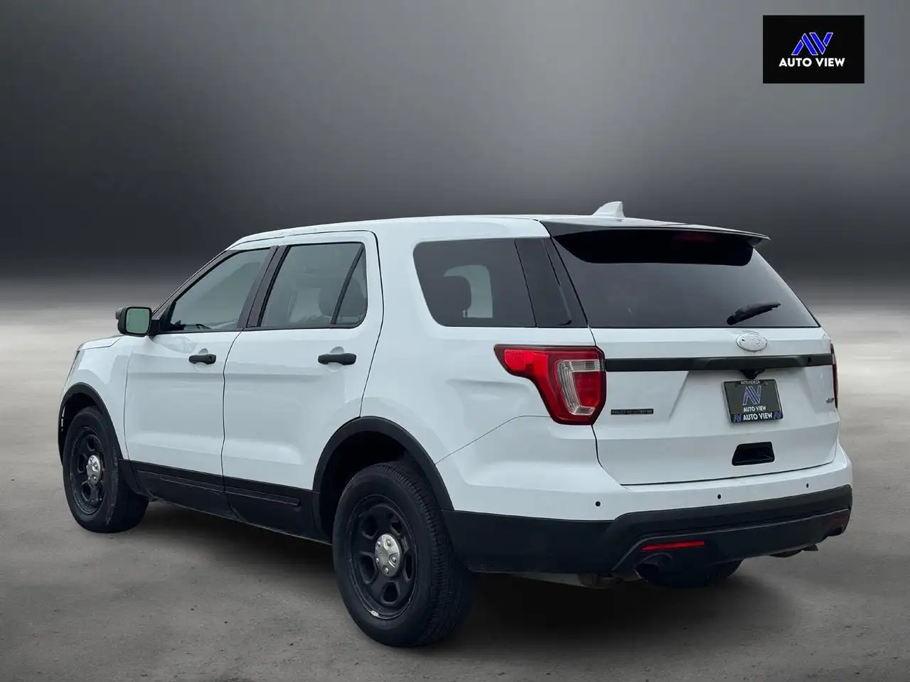 Ford Police Interceptor Utility снимка Ford Police Interceptor Utility